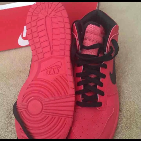 NikeID Red Customized - Picture 2 of 12